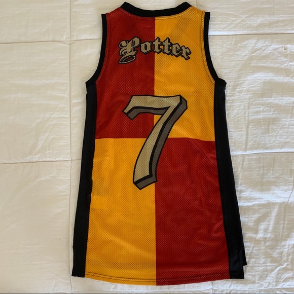 Harry Potter Gryffindor Quidditch Jersey - Picture 4 of 4